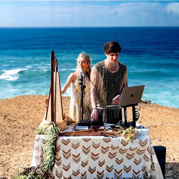 AntoniaAndDaren600x600